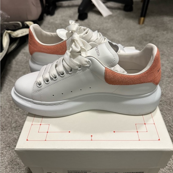 New Alexander McQueen - Picture 1 of 4